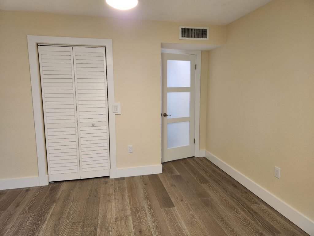 jannotti bed 2 (doors, floors, paint)